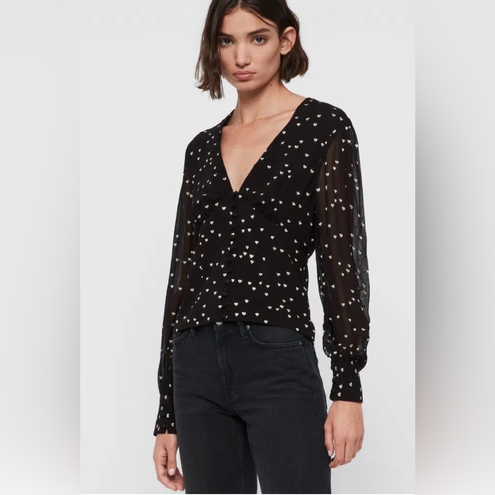 Amalie Hearts Top – Romantic & Modern Elegance - Picture 2 of 8